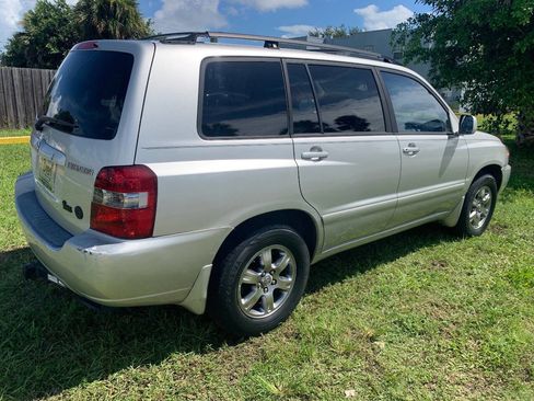 Used 2004 Toyota Highlander 2WD V6 image 3