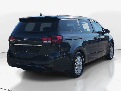Used 2017 Kia Sedona LX w/ LX Essentials Premium Package FWD image 6