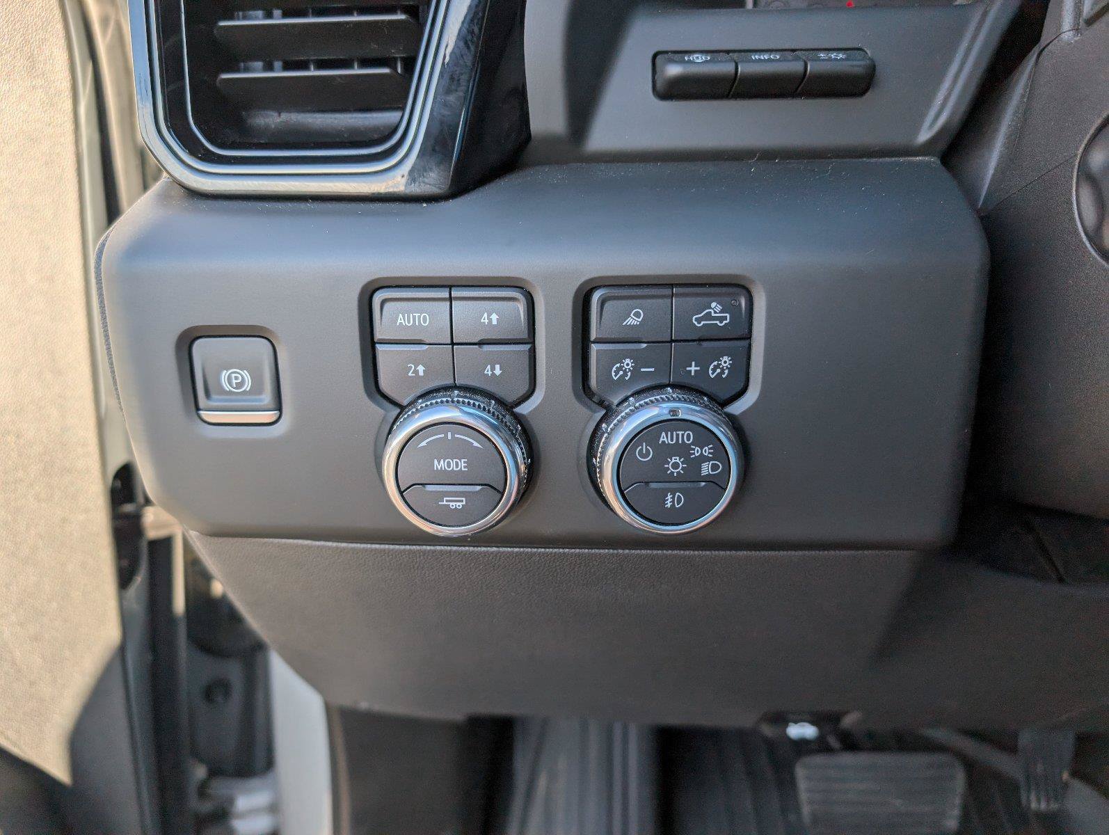 Used 2025 GMC Sierra 1500 AT4 w/ AT4 Premium Package AWD/4WD image 30
