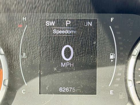 Used 2018 Jeep Renegade Latitude w/ Popular Equipment Group FWD image 19