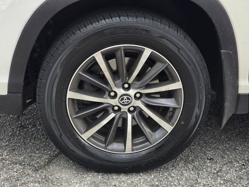 Used 2019 Toyota Highlander SE AWD/4WD image 12