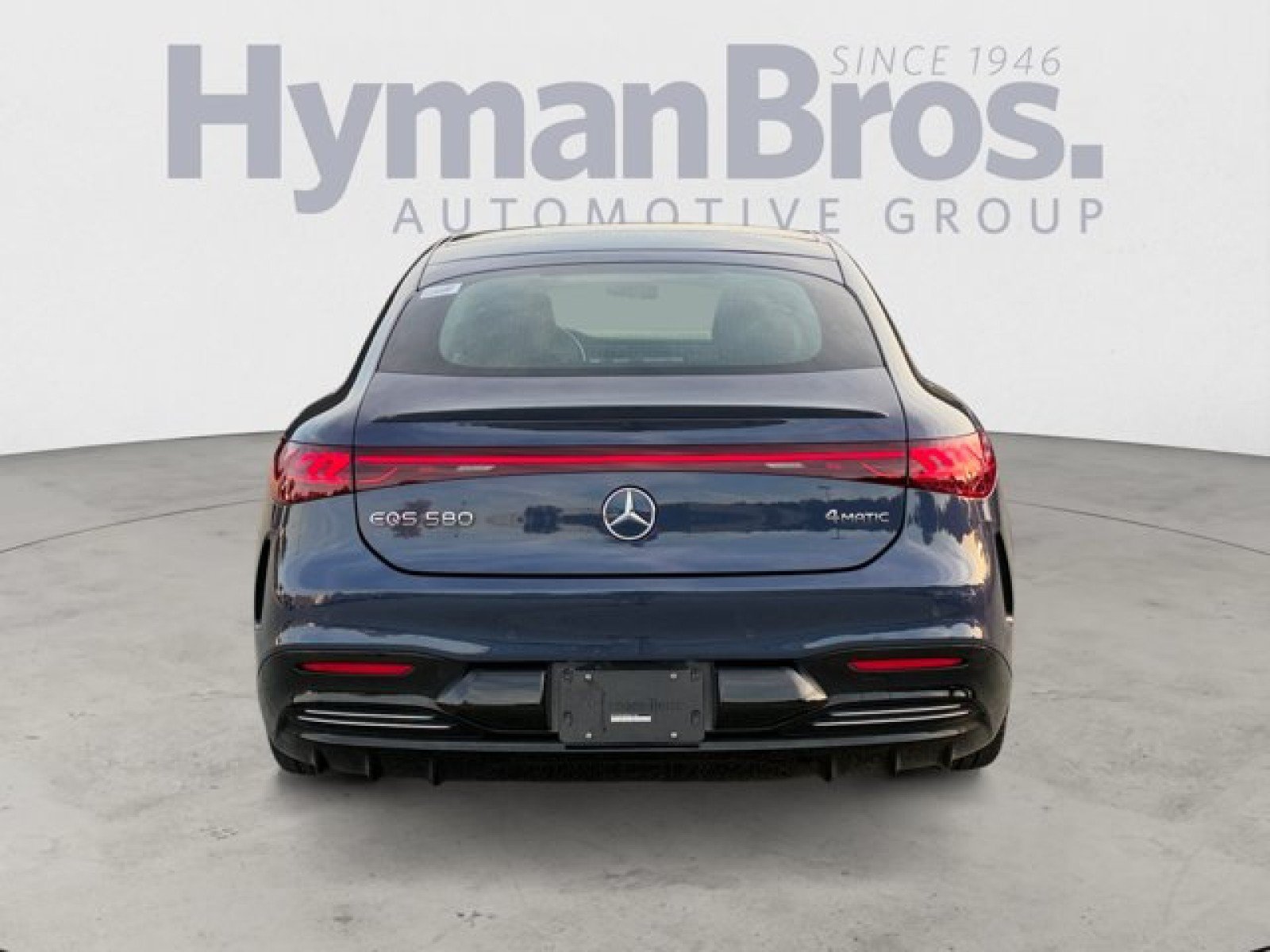 Used 2022 Mercedes-Benz EQS 580 4MATIC Sedan w/ Pinnacle Trim Package image 4