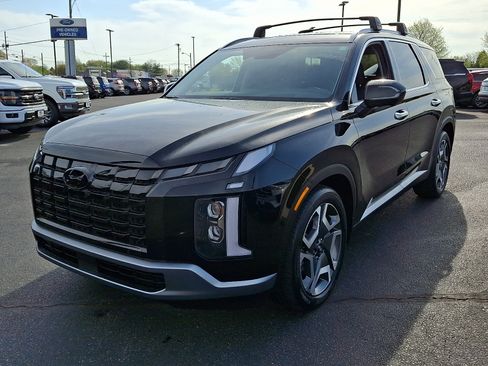 Used 2023 Hyundai Palisade Limited image 3