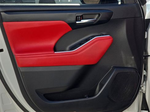 Certified 2022 Toyota Highlander XSE image 17