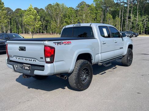 Used 2019 Toyota Tacoma TRD Sport AWD/4WD image 7