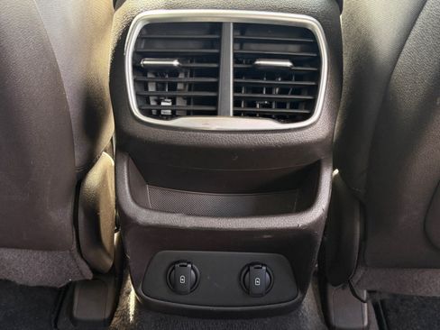 Used 2019 Hyundai Santa Fe SEL FWD image 19