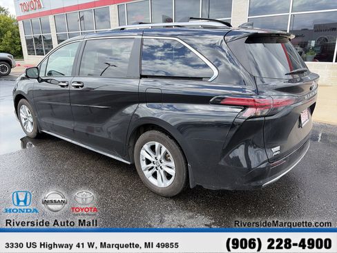 Used 2024 Toyota Sienna Limited AWD/4WD image 6