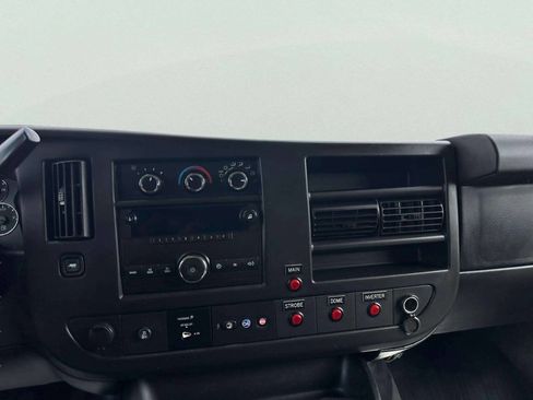 Used 2014 Chevrolet Express 2500 image 31