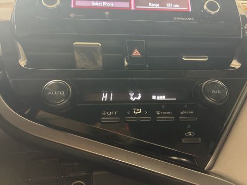 Used 2021 Toyota Camry SE FWD image 19
