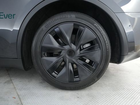 Used 2025 Tesla Model Y Long Range RWD image 9