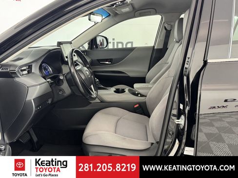 Certified 2021 Toyota Venza LE image 15