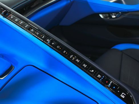 Used 2023 Chevrolet Corvette Stingray Premium Cpe w/ Body-Color Dual Roof Package RWD image 31