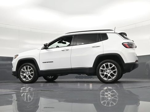 Used 2024 Jeep Compass Latitude AWD/4WD image 35