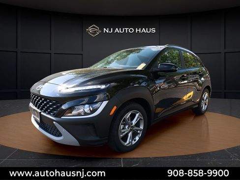 Used 2022 Hyundai Kona SEL w/ Cargo Package FWD image 4