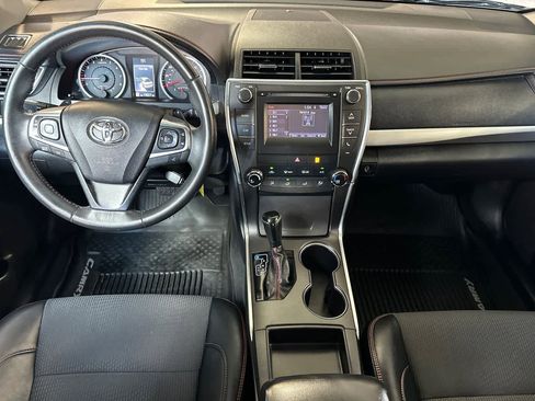 Used 2017 Toyota Camry SE FWD image 4