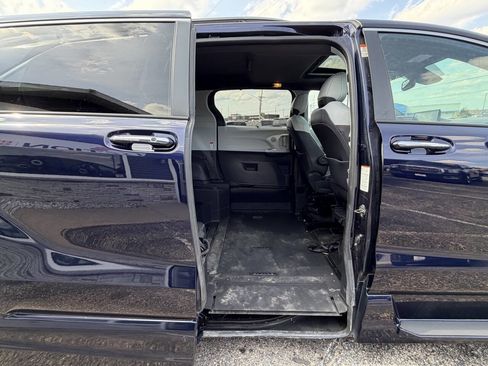 Used 2022 Toyota Sienna LE AWD/4WD image 43