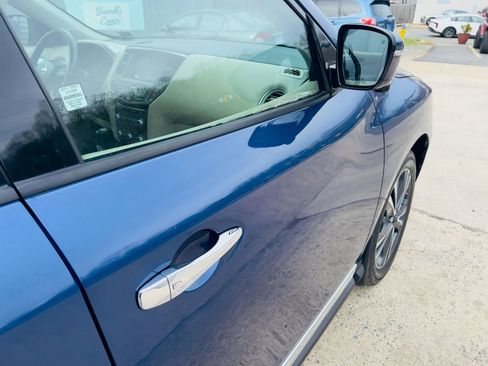 Used 2017 Nissan Pathfinder Platinum w/ Family Entertainment Package image 15