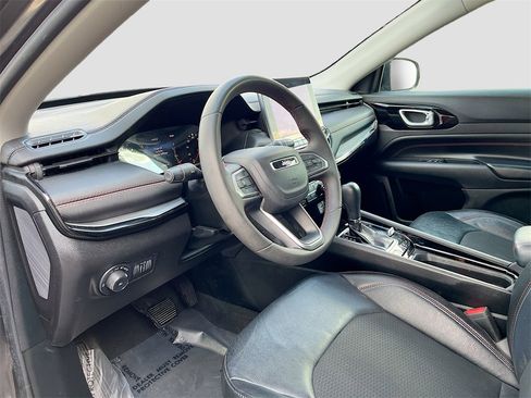 Used 2022 Jeep Compass Trailhawk image 9