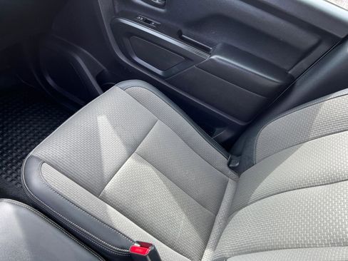 Used 2019 Nissan Titan S image 32