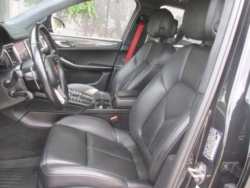 Used 2018 Porsche Macan Turbo image 50