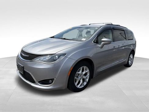 Used 2017 Chrysler Pacifica Touring-L w/ Tire & Wheel Group FWD image 7