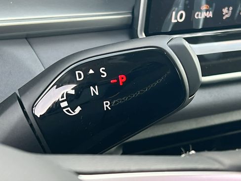 New 2026 Volkswagen Tiguan SE AWD/4WD image 13