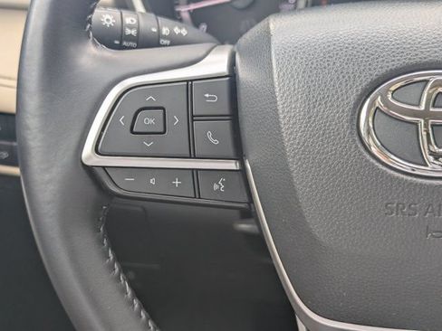 Used 2023 Toyota Highlander XLE FWD image 22
