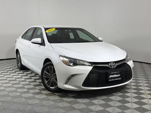 Used 2017 Toyota Camry SE FWD image 2