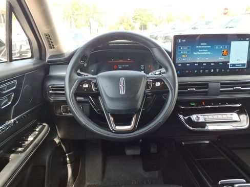 Certified 2025 Lincoln Corsair AWD w/ Equipment Group 101A image 14