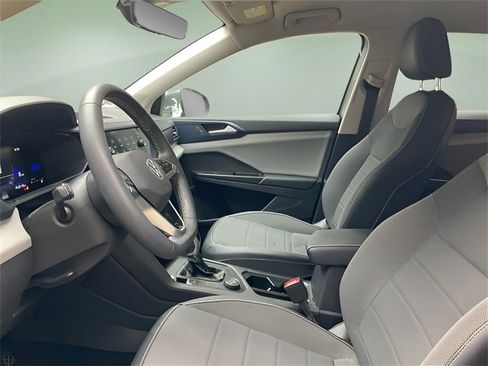 Used 2022 Volkswagen Taos SE image 16