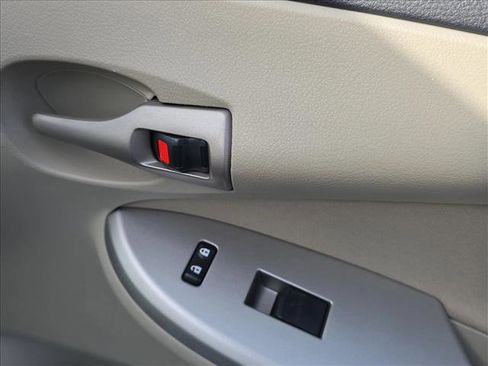 Used 2011 Toyota Corolla LE image 23