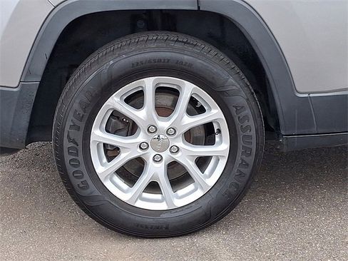 Used 2016 Jeep Cherokee Sport image 28