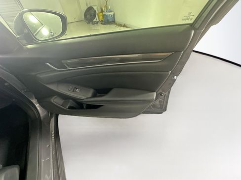 Used 2018 Honda Accord Sport image 30