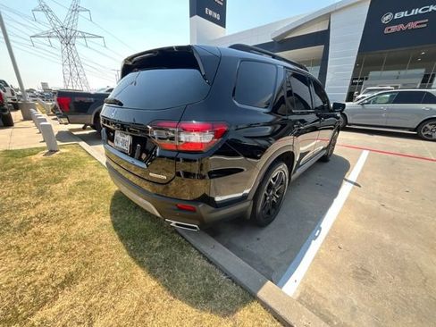 Used 2025 Honda Pilot Touring image 6