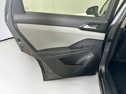 Used 2022 Volkswagen Taos SE w/ Panoramic Sunroof Package FWD image 25