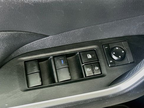 Used 2020 Toyota RAV4 XLE FWD image 15