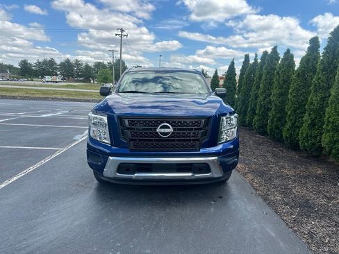 Used 2024 Nissan Titan SV w/ SV Convenience Package RWD image 3