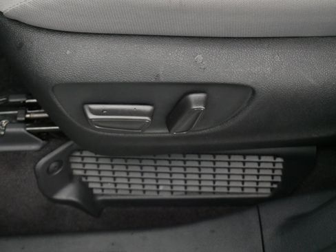 Certified 2025 Toyota Sienna LE FWD image 20