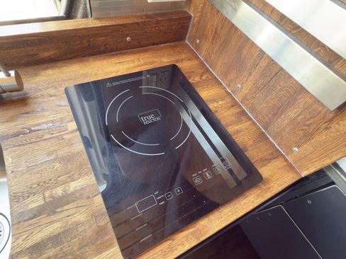 Used 2014 Mercedes-Benz Sprinter 2500 image 34