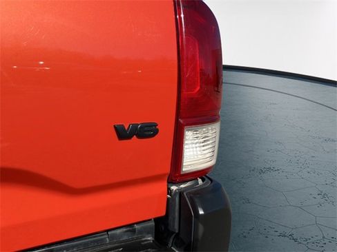 Used 2017 Toyota Tacoma TRD Sport w/ Tow Package image 18