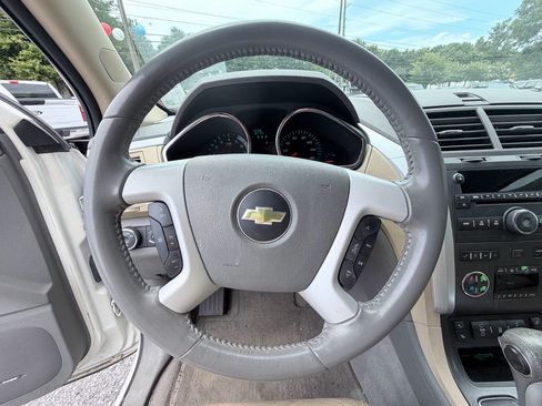 Used 2012 Chevrolet Traverse LT FWD image 12