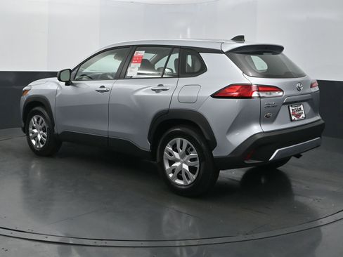Used 2025 Toyota Corolla Cross L image 3