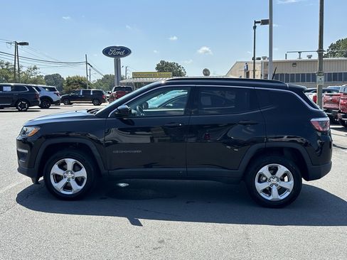 Used 2018 Jeep Compass Latitude image 3