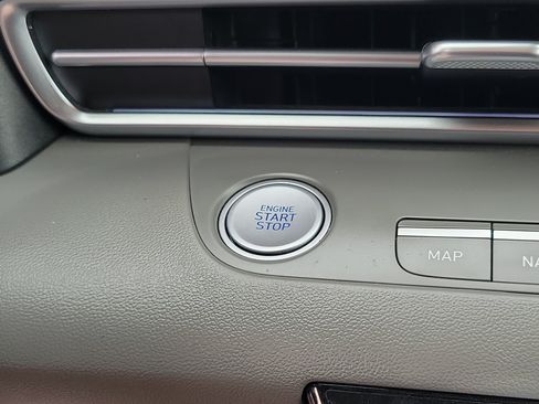 Certified 2025 Hyundai Elantra SEL FWD image 17