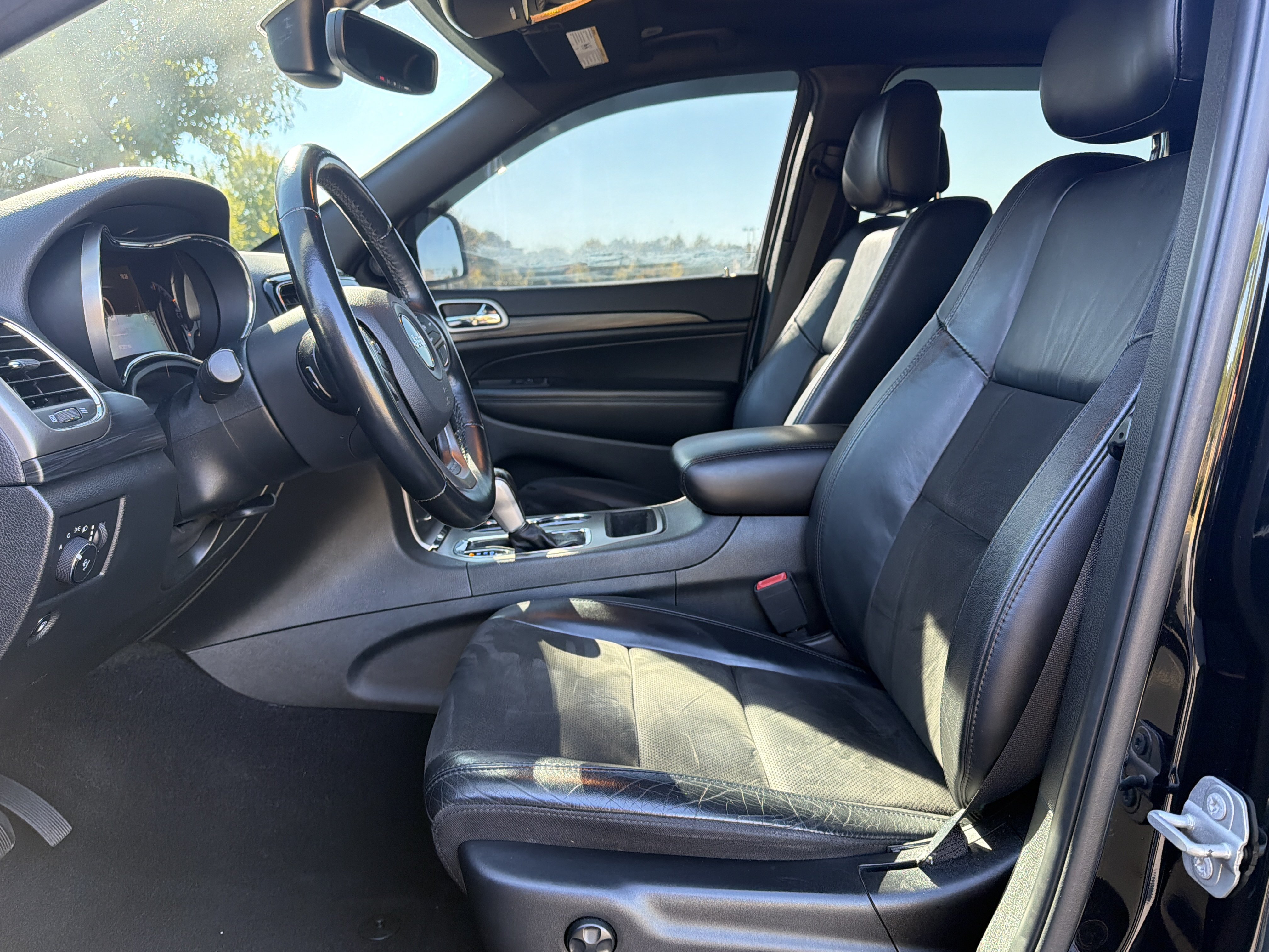 Used 2020 Jeep Grand Cherokee Altitude AWD/4WD image 24