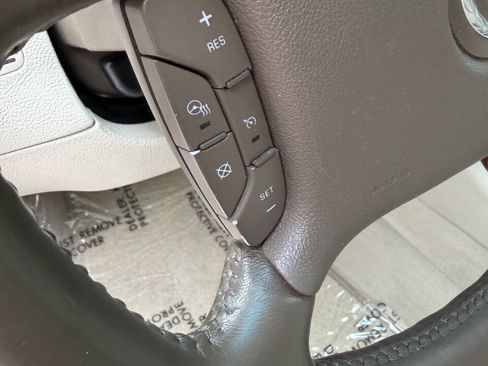 Used 2006 Cadillac DTS w/ Trunk Convenience Package FWD image 19