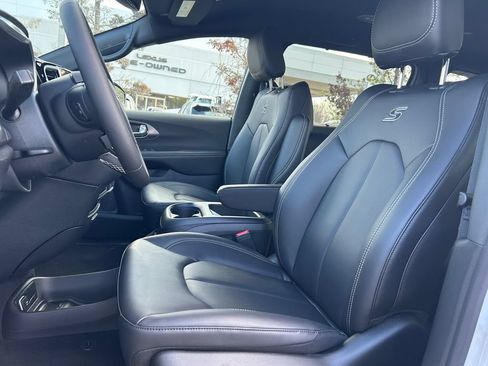 New 2026 Chrysler Pacifica Select w/ S Appearance Package FWD image 21