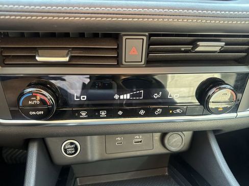 Used 2023 Nissan Rogue SV image 19