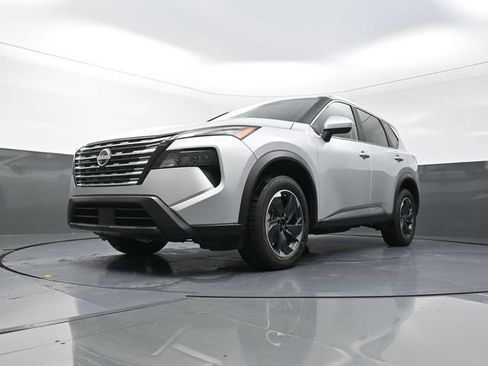 Used 2025 Nissan Rogue SV FWD image 33