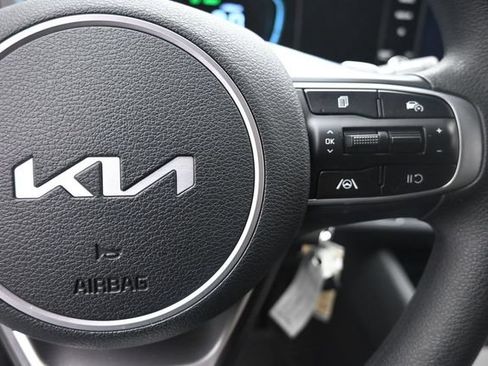 Used 2025 Kia Sportage LX FWD image 14